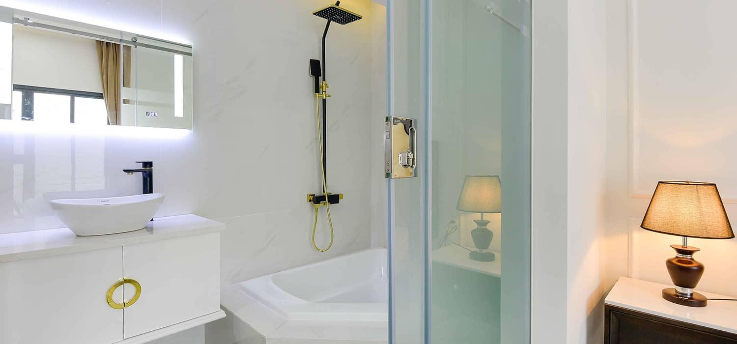 Phòng tắm với thiết kế thoáng sáng, tiện nghi