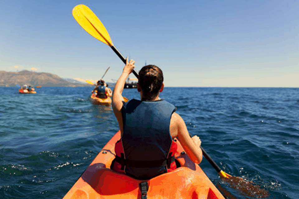 Trải nghiệm thú vị trên biển khi chèo kayak