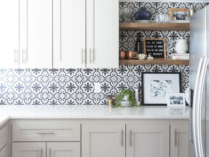 Bật mí phong cách thiết kế phòng bếp đẹp với gạch hoạ tiết ấn tượng